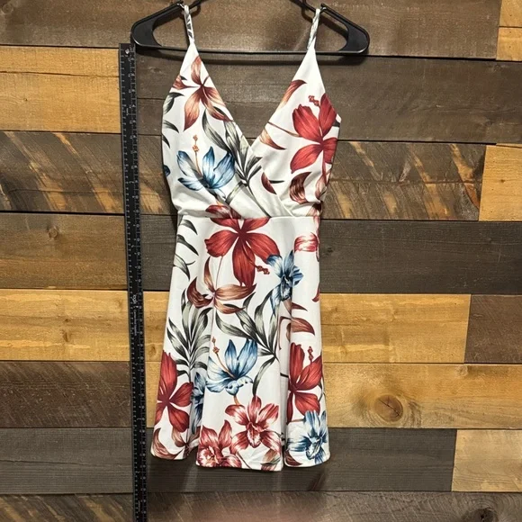Papaya White Floral V-Neck Spaghetti Strap Dress - Picture 5 of 7